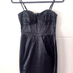 H&M sexy Cocktail Kleid Mini in Glanz Schwarz an der Brust gerafft, sorgt für ein sexy Dekolleté. 
TOP Zustand nichts ausgewaschen, keine Mängel! Schwarz lässt sich nur leider nicht so gut fotografieren. :(
Gr. 34 XS

Versand extra