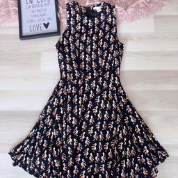 H&M Glockenkleid Kleid sexy mit all over Print Sommer schwarz bunt 
Wie neu, nur einmal getragen. 
Gr. 34

Versand extra.