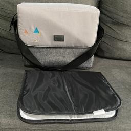 original oyster changing bag, never used….. I change the buggie for bugaboo and came with original bugaboo bag… 
open to offers