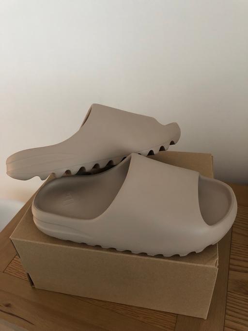 Buy & Sell South East London Croydon - Photos for Yeezy Slide size UK 8