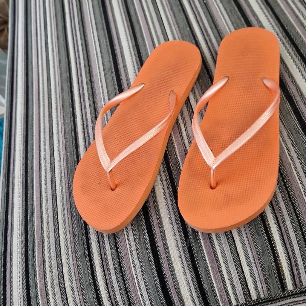 good condition size 6 to 7 orange flip flops