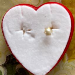 Pearl nose stud… never worn… band new