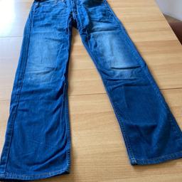 Jeans für Herren „Levi’s Strauss“
Größe 32 - Bein eher gerade geschnitten
Länge 34
2 Einschubtaschen
2 Gesäßtaschen
gebraucht, aber sie neu