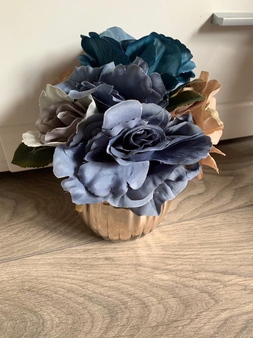 Buy & Sell South West London Lampton - South West London - Photos for Flower in a vase