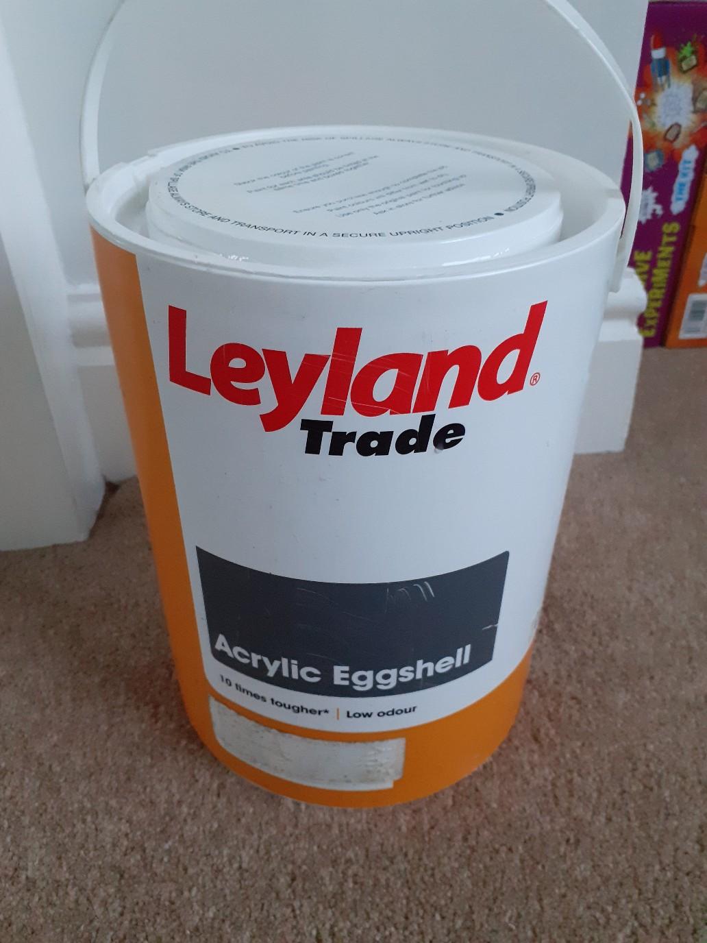 Leyland Acrylic Eggshell paint in Wingate für 12,00 £ zum Verkauf