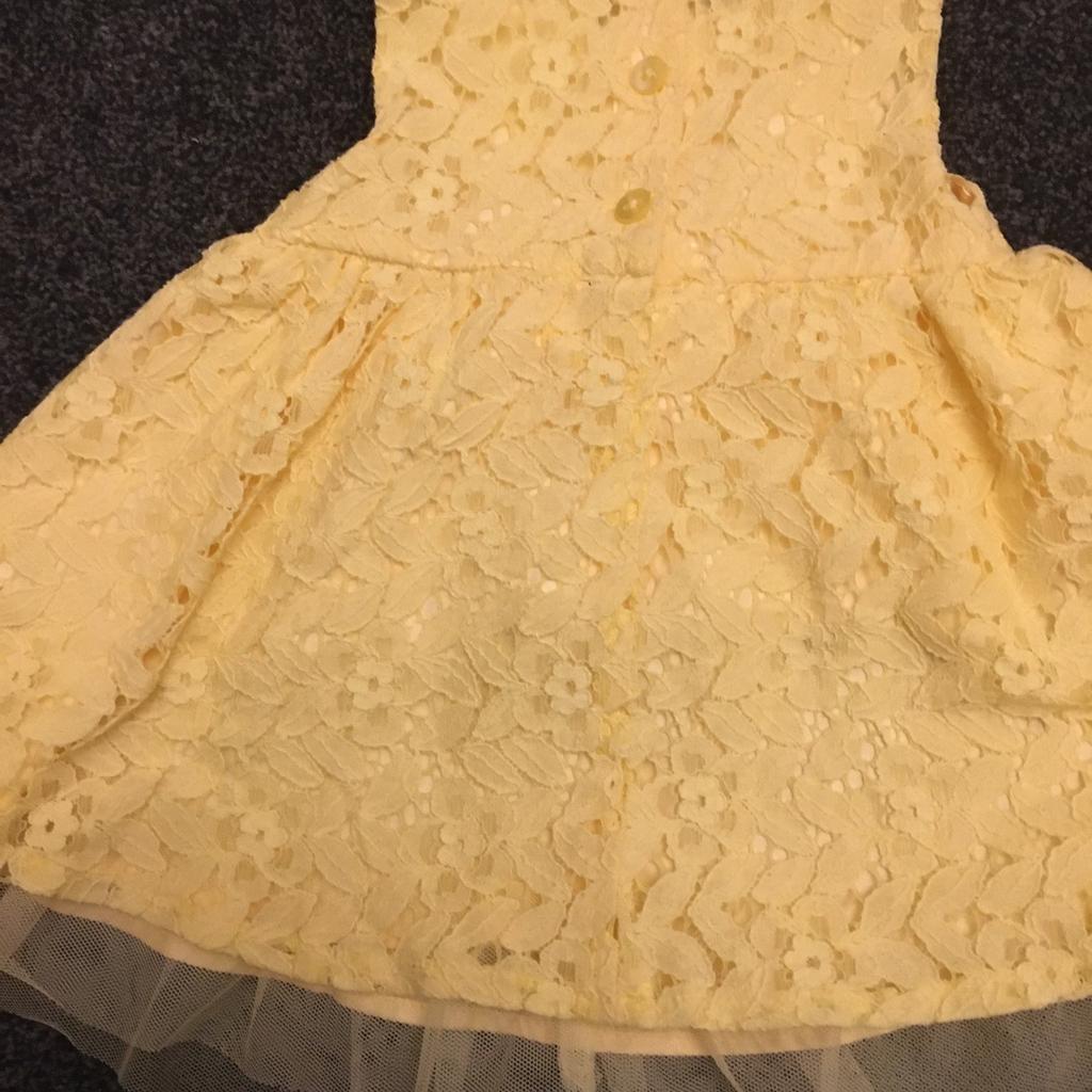 GORGEOUS FULLY LINES LITTLE DRESS WITH BOW. FULLY LINED WITH LACE ON BOTTOM OF UNDERSKIRTING. BABY DIDNT GET CHANCE TO WEAR. FTOM F& F. Collect Dukinfield thanks