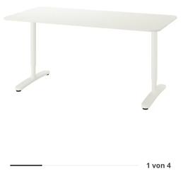 Verkauft wird dieser Schreibtisch vom schwedischen Möbelhaus. Der Schreibtisch ist makellos, 160cmx80cm. Weiße Platte, weiße Füße. Der Schreibtisch ist bereits abgebaut. Bei Interesse sende ich gerne Bilder der einzelnen Teile. Nur an Selbstabholer, kein Versand möglich.