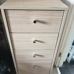 hi a tall chest of drawers
in good condition
all draws are sturdy and like new