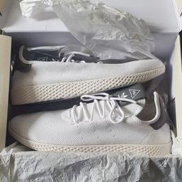 Brand new without tags.
Adidas Originals Pharrell Williams Tennis HU.
Size UK11, super lightweight and comfy.
Perfect for the summer.
Check out my other items for sale👍
