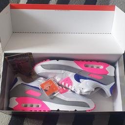 Brand new without tags Nike Airmax 90 Recrafts. Unisex Concorde Colourways.
Mens Size UK10.5, womens size UK13.
All bits included in box. Rare to find this colourways in this size.
Check out my other items for sale👍