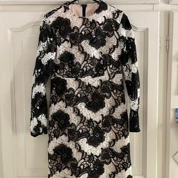 new Topshop exclusive dress, tags still on, covid hit and never got to wear it 🤦🏻‍♀️ quite a heavy dress, extremely elegant and formal

black & white lace with light cream / beige / light pink layer underneath. arms just lace so see through

size 8 / EU 36 / US 4