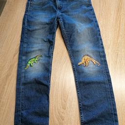 Verkaufe hier eine H&M Jeans Super Soft mit Dinosaurier Flicken an den Knie.

Preis 2,50€

Versand ist durch volle Kostenübernahme möglich - 2€

Da Privatverkauf - keine Garantie und Rücknahme