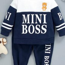 Boys 12-18 months blue two piece letter print mini boss
Top & bottoms
Soft & comfy
Pull on closure
Material 100% polyester
Top length 33cm
Sleeves length 27cm
Bottoms length
