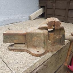 large old tool vice parkisons 4inch vice,as been stood in shed so will need servicing oiling.very heavy.
Cash on collection thanks