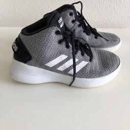 ADIDAS Kinder Sneaker
Größe:34
Farbe: Schwarz/ Weiß