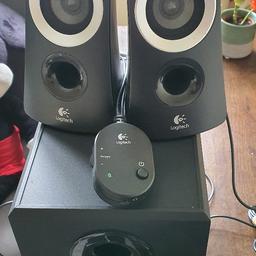 In pretty good condition.
Clear sound and a nice bass for a tiny little one. 
Collection Aylesbury or delivery for fuel cost.
Can be tested before purchase.
Many Thanks.