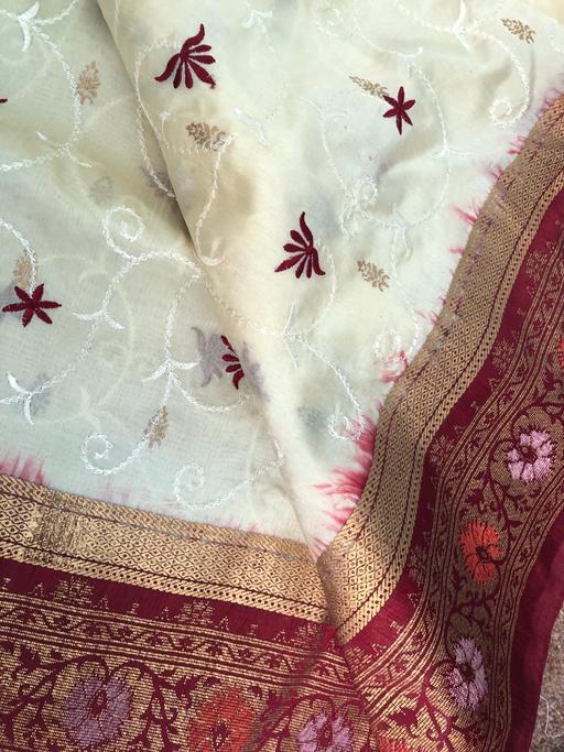 Buy & Sell East London Canning Town - East London - Photos for White & red saree