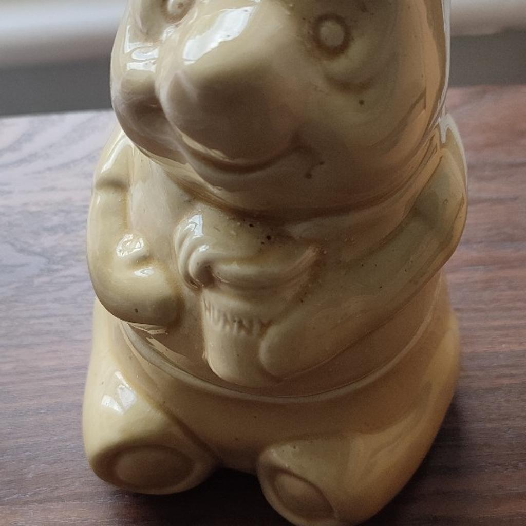 1980s Winnie the Pooh cookie jar. good condition no chips . cream colour