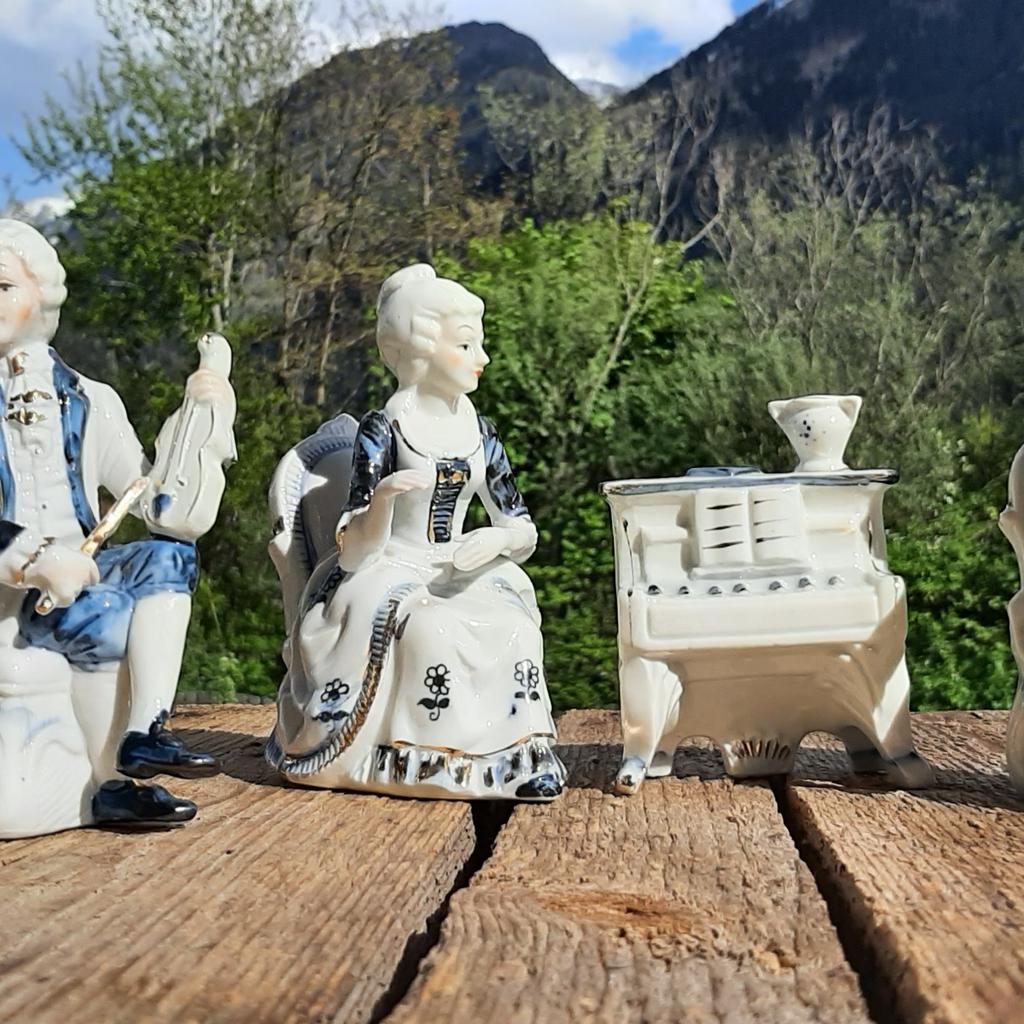 Vintage Porzellan Figur Musiker Barock in 6423 Gemeinde Mötz für 28,90