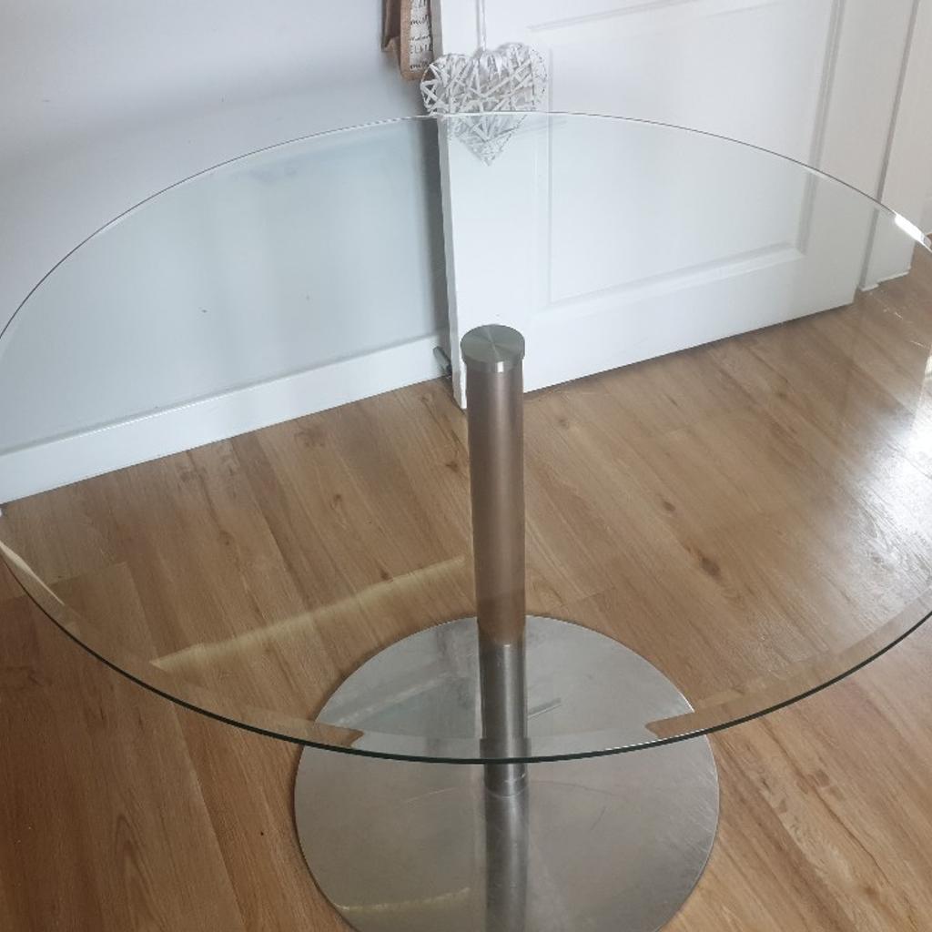 **£40** REDUCED round glass dining table in EN8 Broxbourne for £40.00