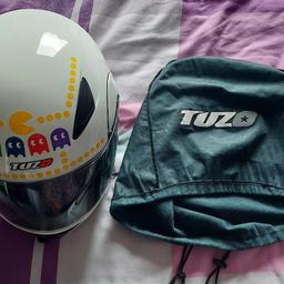 Tuzo Ecer 22-05 white size Small
Helmet is in very good condition, has hardly been used.
collection only, will not deliver.