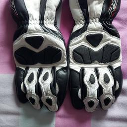 RST Motorbike gloves, size small/08
very good condition, hardly been used.
condition only. No delivery.