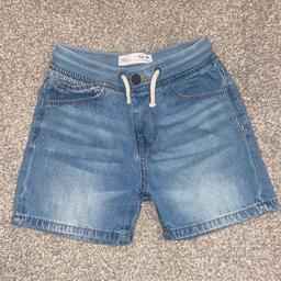 Boys Zara denim shorts 
Size - 3-4 years 
Stretch waist