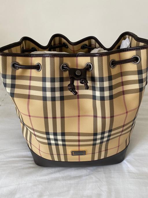 Buy & Sell North West London Harrow - Photos for Burberry bag