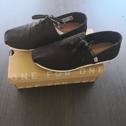 New and Boxed Hermosa Toms (labels removed).
Black Fabric/Black Twill.
Laced style.
Size 6.

Collection from DY6 or I can post, just let me know your preference.