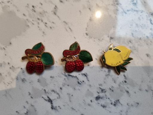 Buy & Sell Altrincham Trafford - Photos for 3x Robertsons Post War Fruit Badges Set