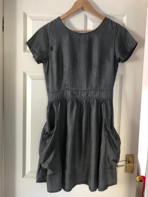 Buy & Sell South East London Crook Log - South East London - Photos for Levi’s Knee Length Dress size M.