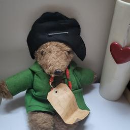Old PADDINGTON BEAR Teddy Bear Soft Stuffed Toy Jacket Hat Approx 13" Tall 15099.

In good old condition, the jacket is a little discolour,have some marks  and small holes for the age, please see photos 

Paddington bear 

Rare

Old Teddy

Stuffed bear

Approx 13" Tall 

Searching for a new home ❤