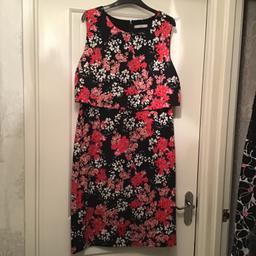 Summer dress lovely quality fabric( little bit stretchy) on the label it says size 16 but it should fit size 14 also knee length
Almost new
Please take a look at my other items for sale
Thank you for looking
