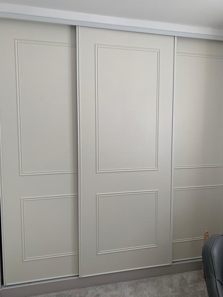 Panel White Wood Effect Sliding Wardrobe Door In M16 Trafford Für £ 100 ...