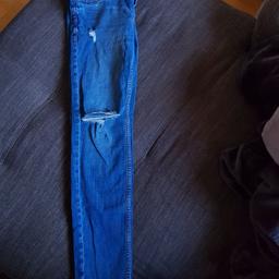 H&M Schwangerschafts Jeans
Gr.36
Sehr weicher Stoff
Versandkosten trägt der Käufer !