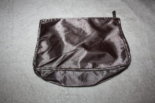 Buy & Sell North West London Gospel Oak - North West London - Photos for women's grey/silver makeup bag