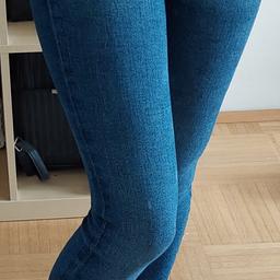 Schöne High Rise Hose von Zara sitzt sehr bequem Größe 34 sie ist Neuwertig. 
Selbstabholung oder versand