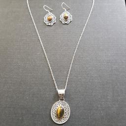 Tiger eye pendant necklace and lovely tiger eye earrings to match compliment each other

Beautifully pieces handmade sterling silver with hallmarks

I can sell separately if needed to

Both £20
