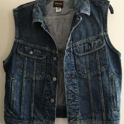 Vintage diesel denim sleeveless jacket size L
Collection burscough or willing to post if you can pay through paypal and cover the p&p charges
Please take a look through my other items
