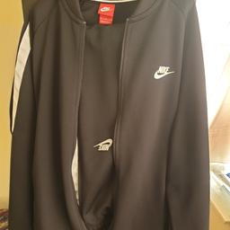 nike tracksuit

zip hoodie - XL
tracksuit bottom- XL

in very good condition