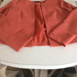 This is like ew only worn once
Colour Coral Long Sleeve, 100% Polyesther
Size 12