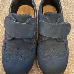 Navy brogues with Velcro fasten- size 10 younger boys. Good condition, collection only… quick sale please.