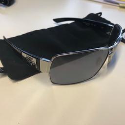 Fox Sonnenbrille gunmetal silber schwarz
In Original Säckchen
Wie neu
Fast nie getragen