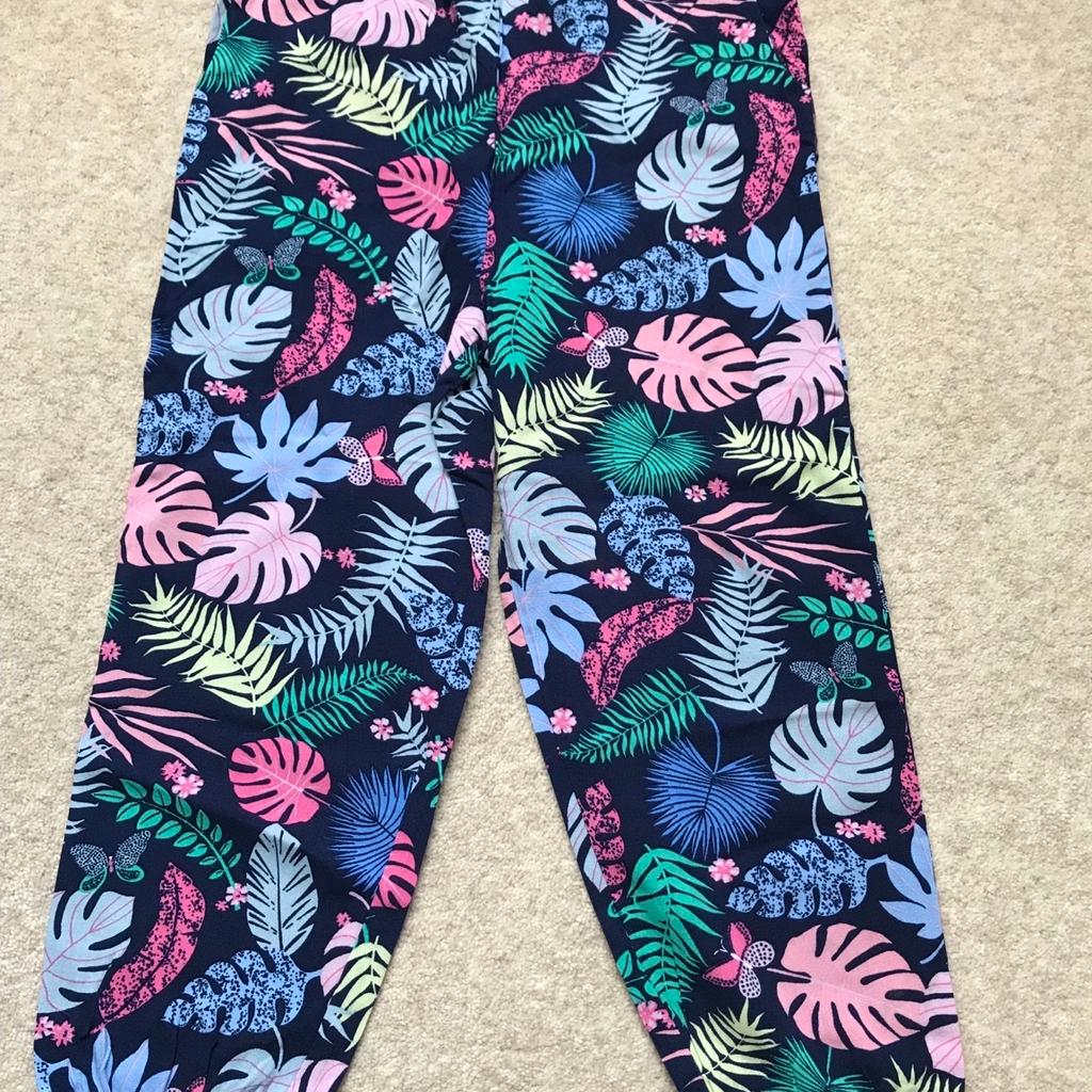 1 pair brand new with tags on and the other pair worn once
Age 4-5 years
From smoke and pet free home
Happy to sell together or separately for £4 per pair, just message me