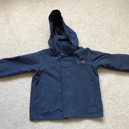 Excellent condition as hardly worn
With a hoody which can be folded away inside the collar with velcro
From smoke and pet free home