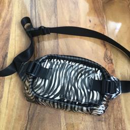 BNWT Topshop Zebra print belt/bum bag
Can worn as crossbody or bum bag

Dead stock
Perfect for festivals, concerts, outdoor sports and more...  

Generous capacity.
