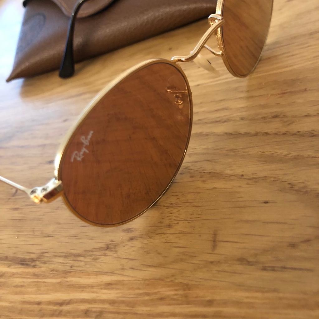 Ray Ban Sonnenbrille, Farbe: rosegold-verspiegelt, sehr guter Zustand, minimale Gebrauchsspuren.
Preis exkl. Versand
Die Sonnenbrille kostet aktuell bei Neukauf: € 179, 90!!