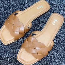 Brand New Shein Tan Sandals.
Size: 5.5 UK
Comes with free bag (shown in the last picture)

 Can post out but will require extra fee.