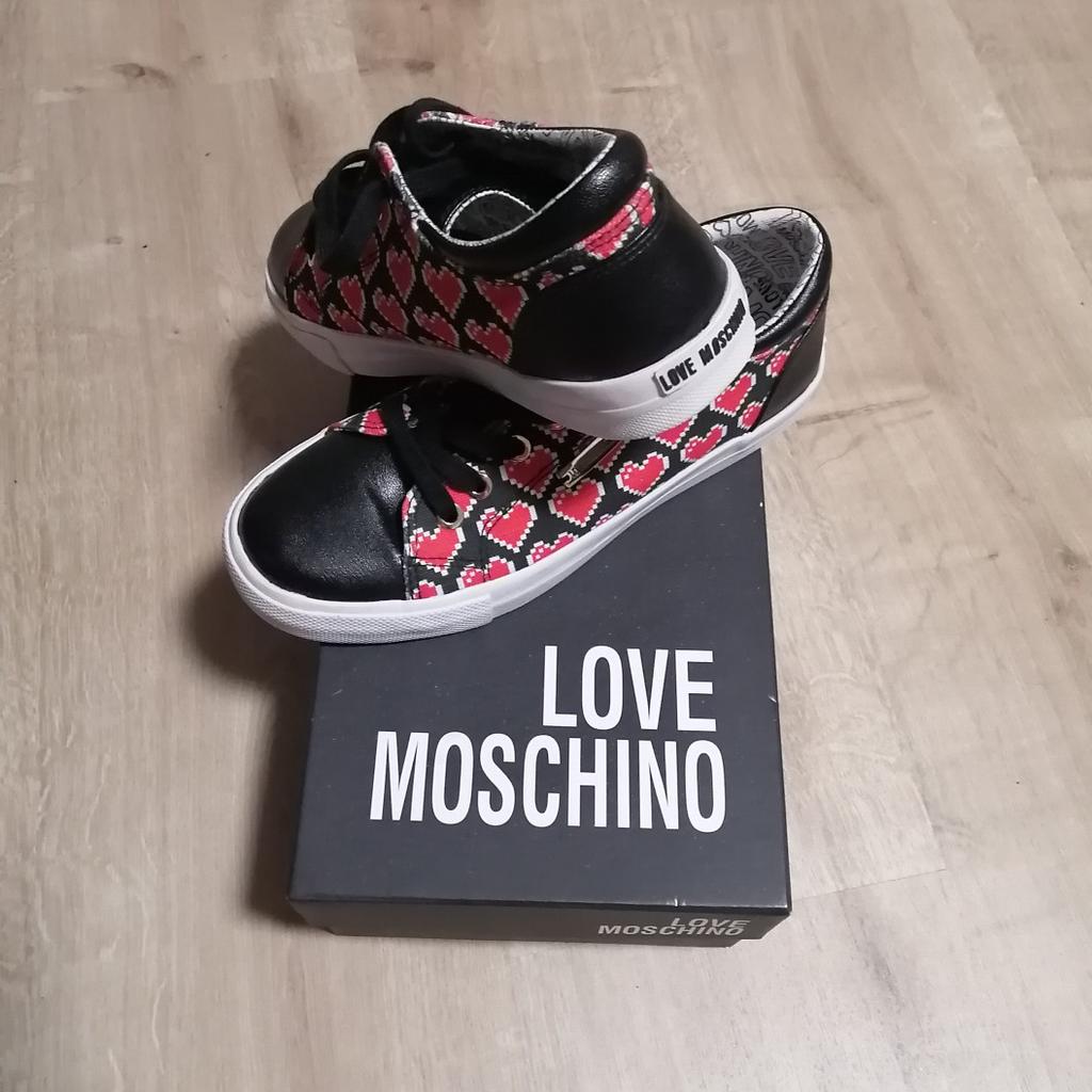 ❤️Love Moschino Sneaker Größe 36 inklusive Karton
Schuhe wurden nur anprobiert.
Selbstabholung oder Versand innerhalb von Österreich möglich.
Privatverkauf daher keine Garantie und Gewährleistung.