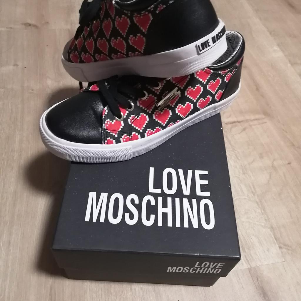 ❤️Love Moschino Sneaker Größe 36 inklusive Karton
Schuhe wurden nur anprobiert.
Selbstabholung oder Versand innerhalb von Österreich möglich.
Privatverkauf daher keine Garantie und Gewährleistung.